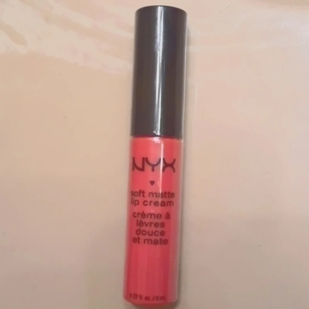 🛍NYX Professional Makeup Soft Matte Lip Cream